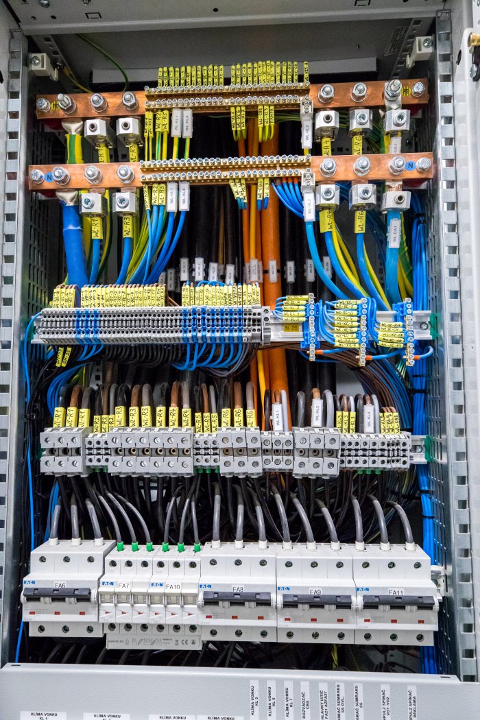 Kedy je potrebná rekonštrukcia elektroinštalácie v budove?